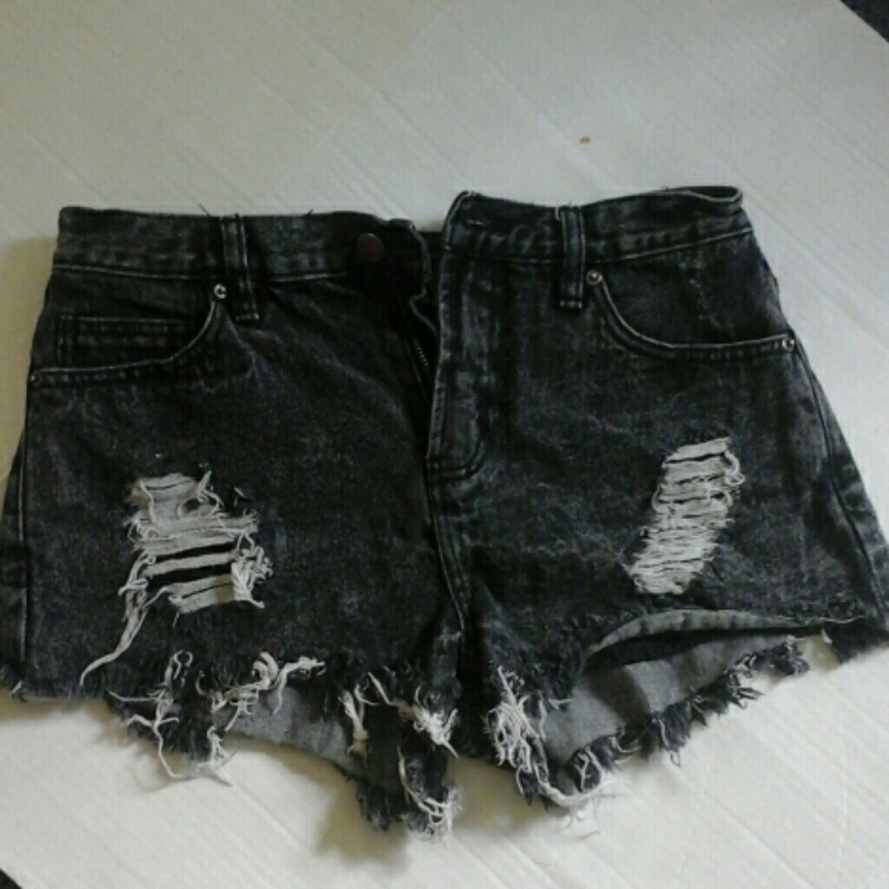 Forever 21 distressed black denim shorts size 28